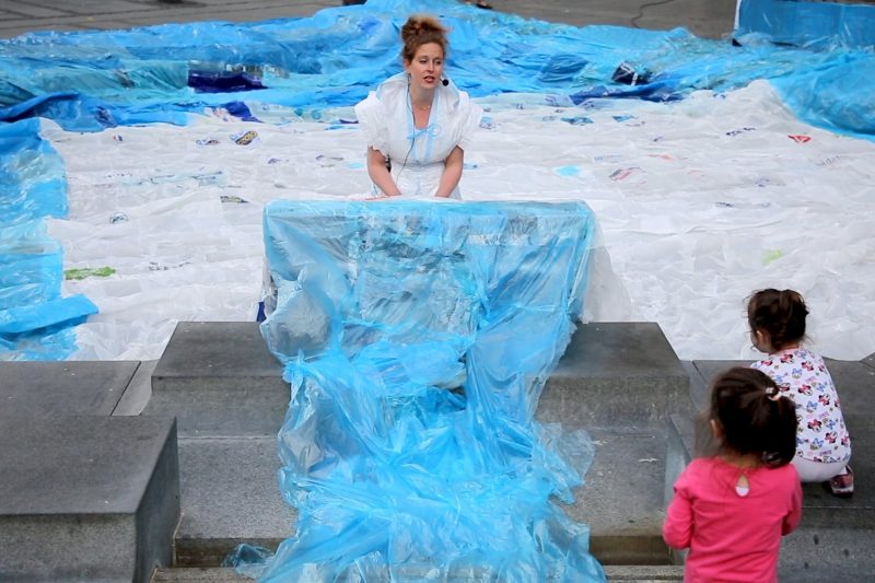 Plastic has no Frontiers